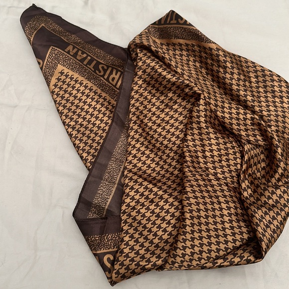 Golden caramel and brown silky scarf Christian - Picture 4 of 6